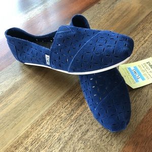 TOMS Women’s Navy Suede Cut-out Classic Sandals